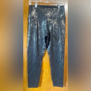 PINK by Victoria Secret Ultimate size large black snakeskin leggings